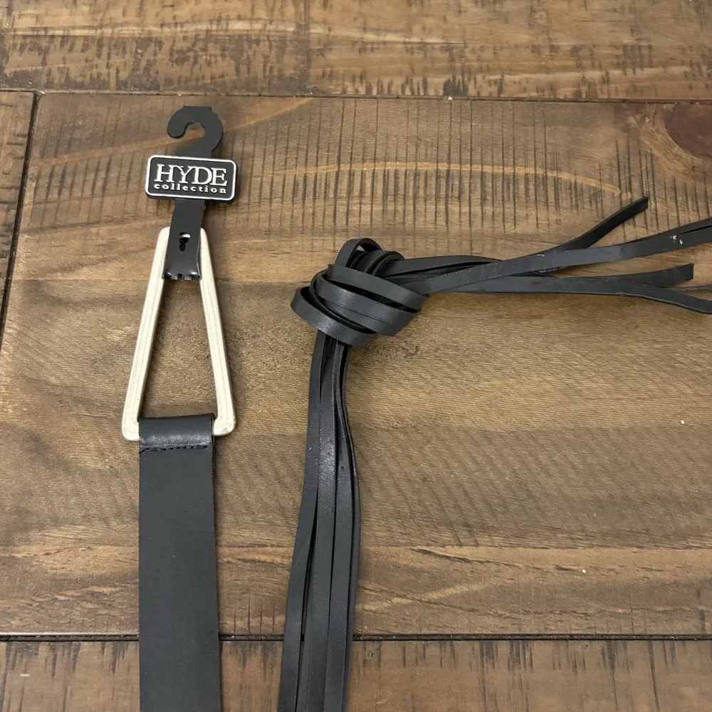 Hyde Collection Women's Black leather Western Belt  Accents Size Small